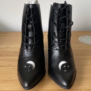 NWT Hot Topic YRU Black Aura Celestial Booties - Size 6